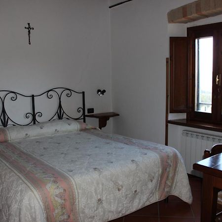 Agriturismo La Ginestrella Civitella D'Arna Habitación foto