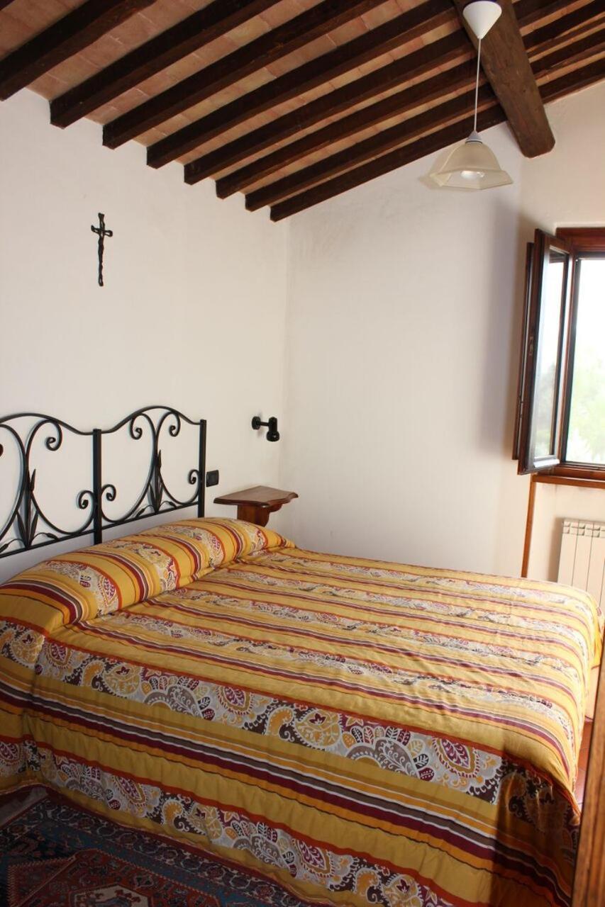 Agriturismo La Ginestrella Civitella D'Arna Habitación foto