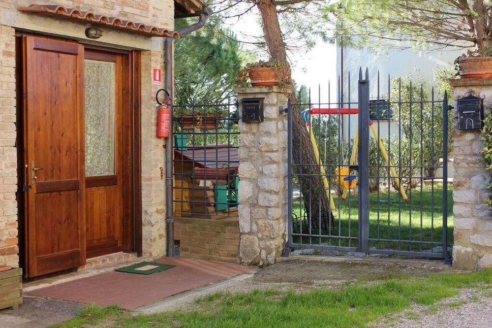 Agriturismo La Ginestrella Civitella D'Arna Exterior foto