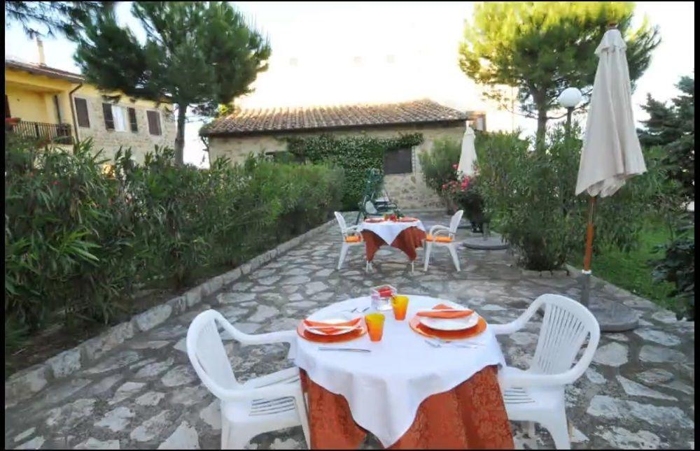 Agriturismo La Ginestrella Civitella D'Arna Exterior foto