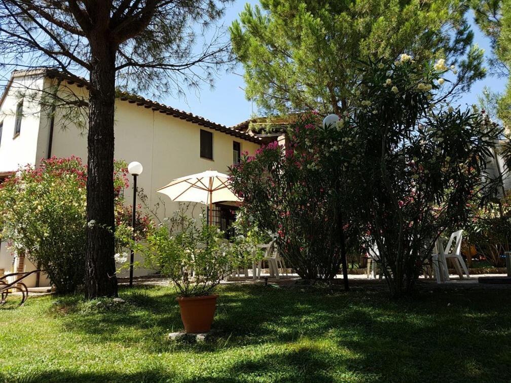 Agriturismo La Ginestrella Civitella D'Arna Exterior foto