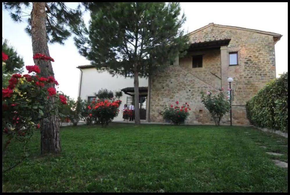 Agriturismo La Ginestrella Civitella D'Arna Exterior foto